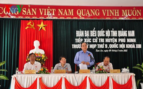 Party, state, government leaders meet voters - ảnh 2